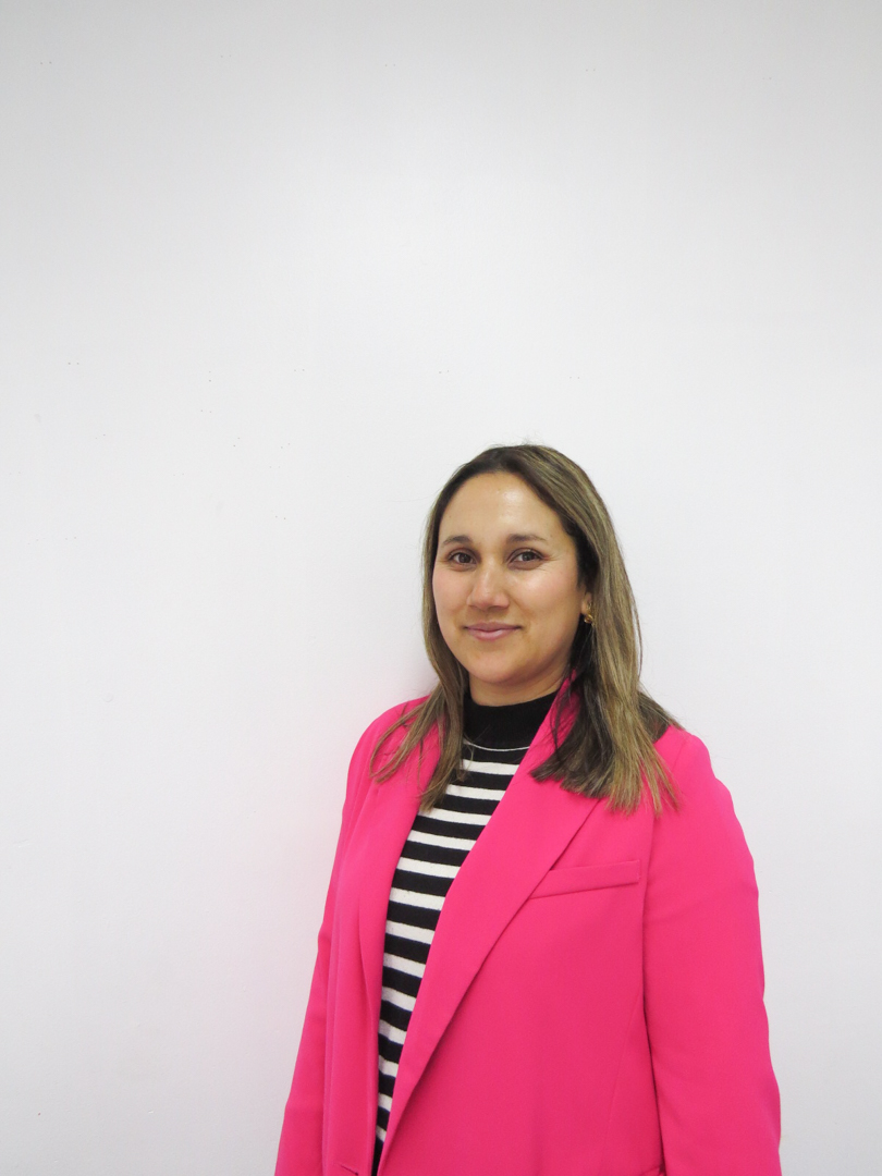 Retrato de Srta. María José Castillo, Encargada de Administración y Finanzas del Colegio Rukalaf en La Serena