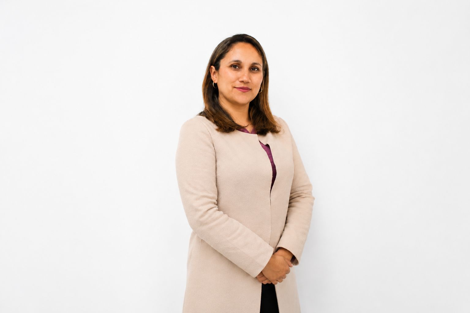 Retrato de Srta. María José Castillo, Encargada de Administración y Finanzas del Colegio Rukalaf en La Serena