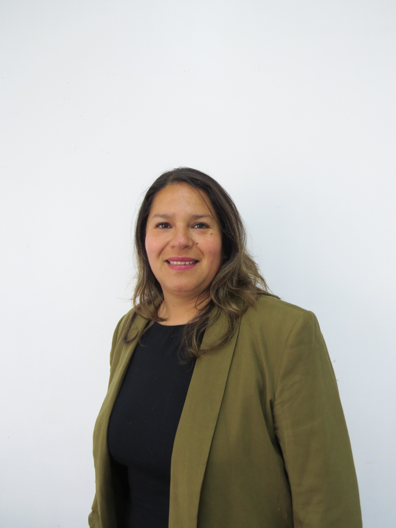 Retrato de Srta. Katherine Ovando, equipo de apoyo del Colegio Rukalaf en La Serena