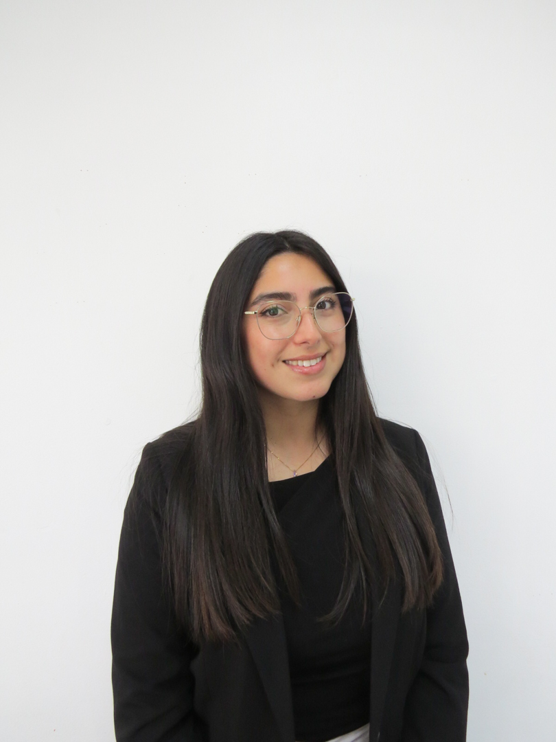 Retrato de Srta. Natalia Vega, equipo de apoyo del Colegio Rukalaf en La Serena