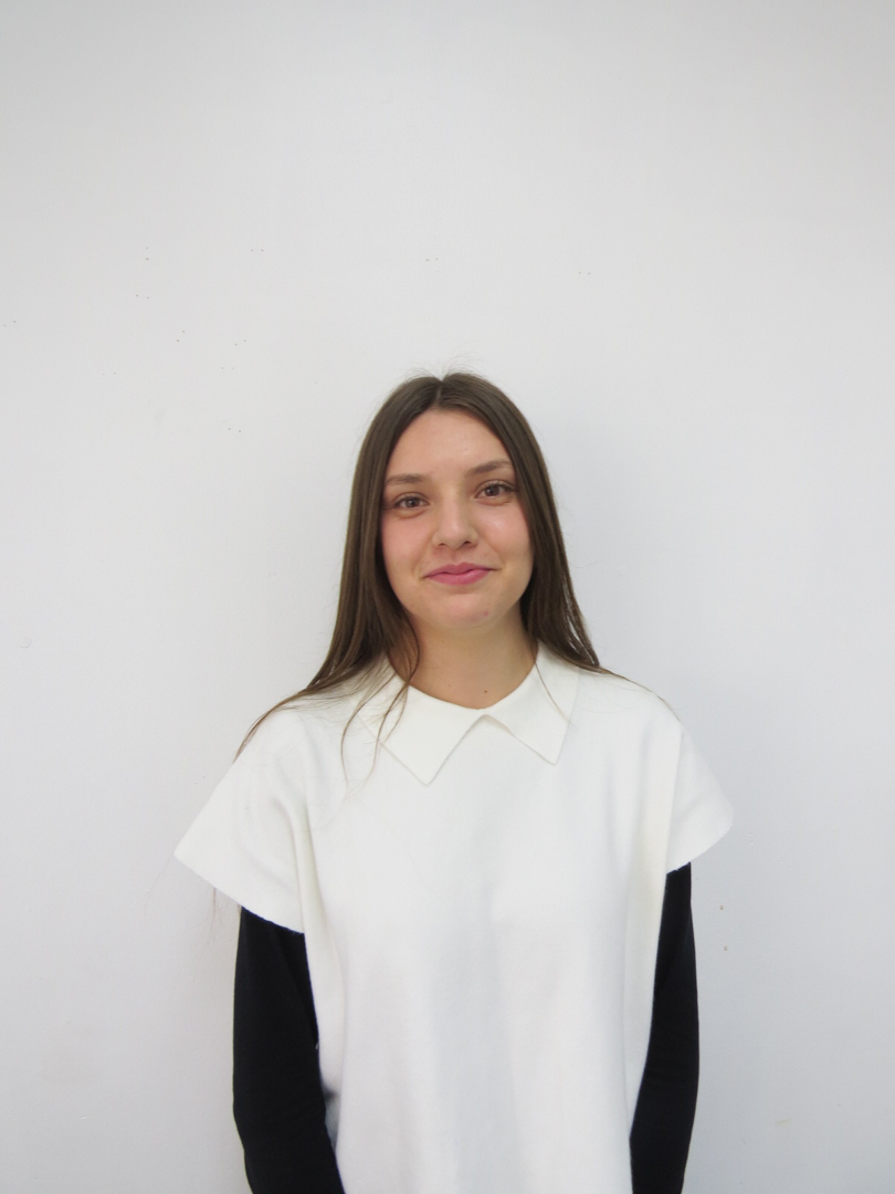 Retrato de Srta. Eliana Monardes, equipo de apoyo del Colegio Rukalaf en La Serena