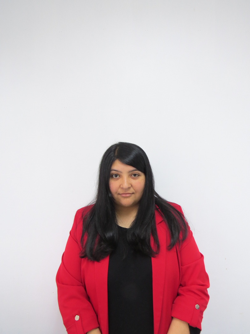 Retrato de Srta. Yeritza Saavedra, Psicóloga de Convivencia Escolar del Colegio Rukalaf en La Serena