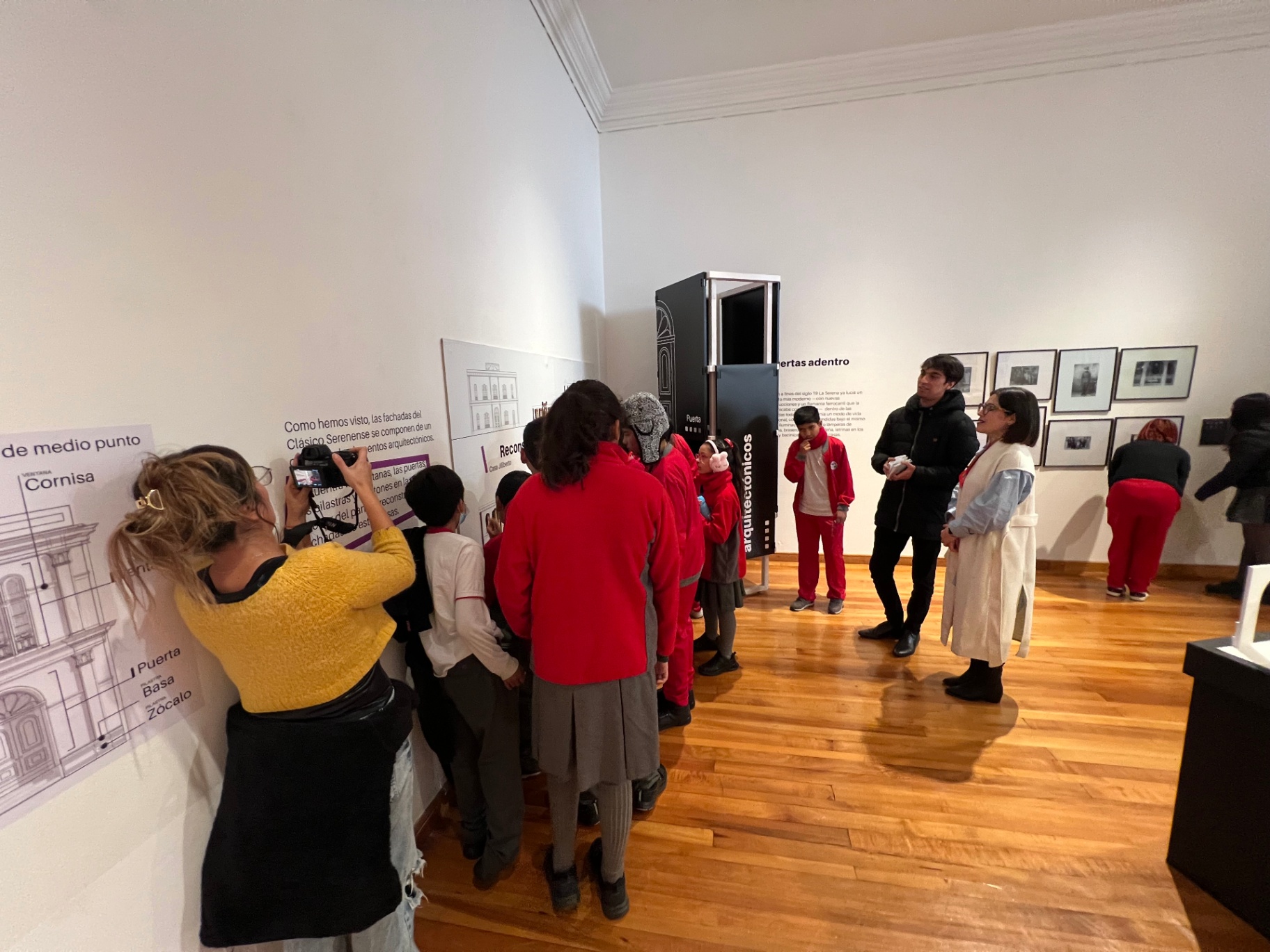 Salida pedagógica a un museo de La Serena con estudiantes del Colegio Rukalaf